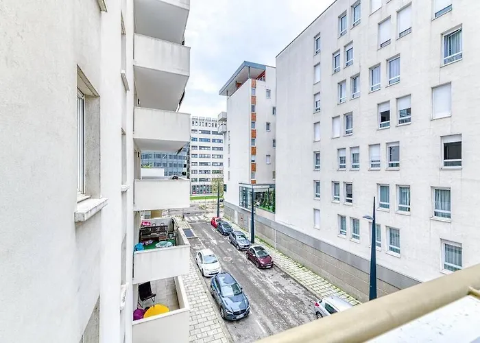 Quartier Gare, 2 Personnes, Wifi Fibre, Balcon דירה