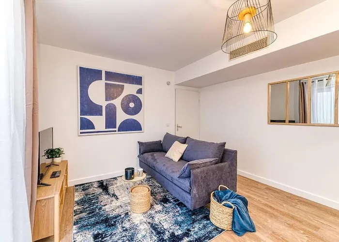 Quartier Gare, 2 Personnes, Wifi Fibre, Balcon דירה