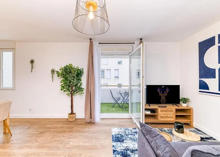 Quartier Gare, 2 Personnes, Wifi Fibre, Balcon דירה *