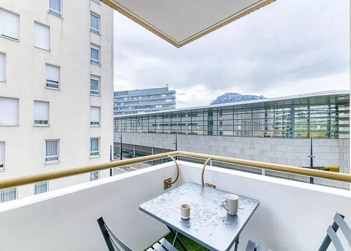 Quartier Gare, 2 Personnes, Wifi Fibre, Balcon דירה